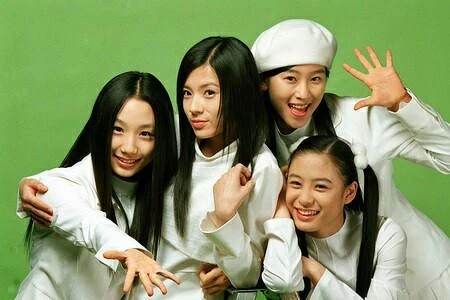 徐玄振 (戴白帽者) MILK女團出道 Photo/ SM 徐玄振 (戴白帽者) MILK女團出道 Photo/ SM