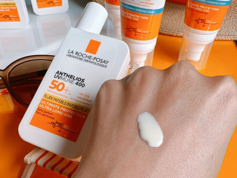 理膚寶水安得利清爽極效夏卡防曬液SPF50+/PA++++質地。