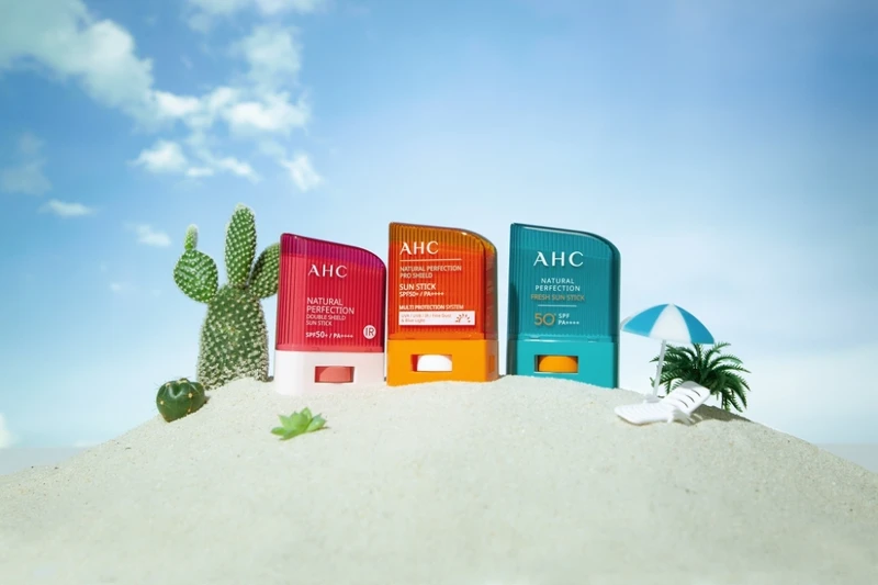 AHC防曬棒系列，中間橘色為新品零死角純物理清爽防曬SPF50+/PA++++14g，NT600