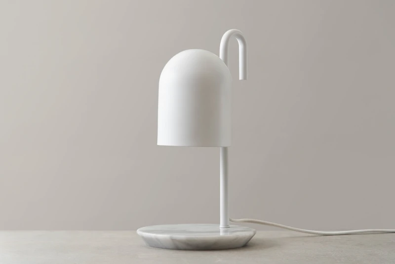 整體為簡潔流暢的造型。