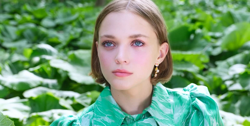 Les N&eacute;r&eacute;ides水上花園系列耳環，建議售價新台幣6,400元。