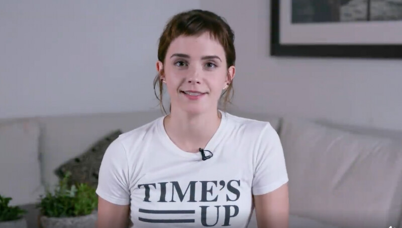 艾瑪華森Emma Watson穿上印有「Time's up」標語的白色上衣 艾瑪華森Emma Watson穿上印有「Time's up」標語的白色上衣
