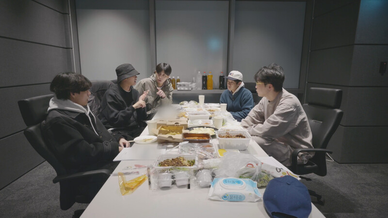 五人湊在一起的熱絡互動,沒有這部《IN THE SOOP:友情旅行》,大概是所有粉絲想都不敢想的夢,能被這樣實際呈現出來真的是好圓滿、好滿足啊! 五人湊在一起的熱絡互動,沒有這部《IN THE SOOP:友情旅行》,大概是所有粉絲想都不敢想的夢,能被這樣實際呈現出來真的是好圓滿、好滿足啊!