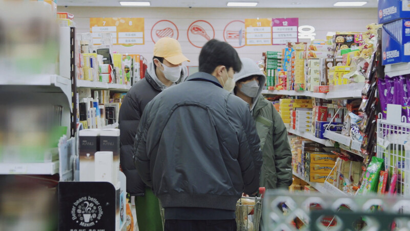 看到這些男神們日常根本想像不出來的逛超市採購、同款睡衣擠床共睡派對…就好像自己也融入其中一起旅行的同感。 看到這些男神們日常根本想像不出來的逛超市採購、同款睡衣擠床共睡派對…就好像自己也融入其中一起旅行的同感。