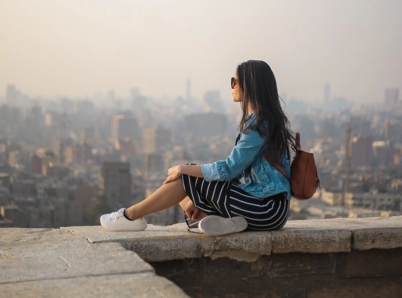 依附他人容易喪失決策的立場和話語權。(示意圖 / 翻攝自Pexels作者Oziel Gómez) 依附他人容易喪失決策的立場和話語權。(示意圖 / 翻攝自Pexels作者Oziel Gómez)