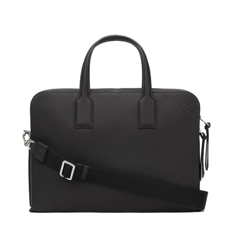 Loewe柔軟粒面小牛皮公事包,NT 74,000 Loewe柔軟粒面小牛皮公事包,NT 74,000