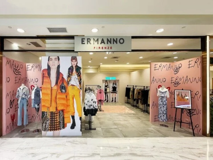 ERMANNO FIRENZE全台首店日前於 SOGO復興館4樓盛大開幕，02-8772-7919