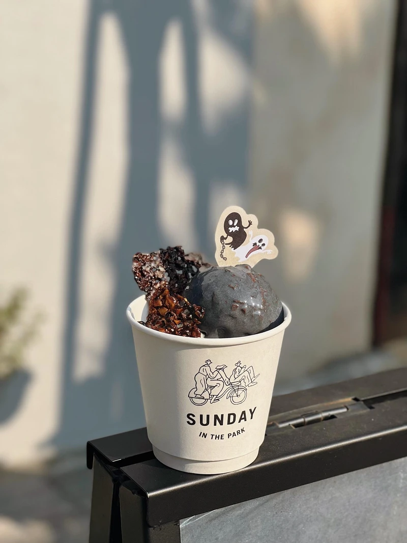 公園裡的星期天推出黑白無常霜淇淋 公園裡的星期天推出黑白無常霜淇淋