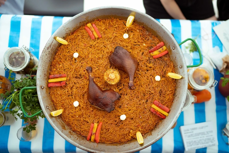 Jarana 主廚 Daniel 此次為 LOUU 設計了經典家常食譜 Fideuá de pato(鴨腿短麵)。 Jarana 主廚 Daniel 此次為 LOUU 設計了經典家常食譜 Fideuá de pato(鴨腿短麵)。