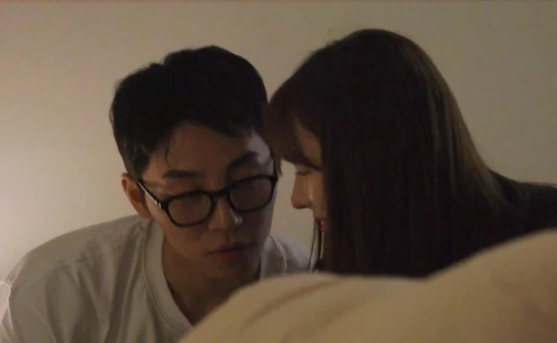 圭民與娜妍差點親下去