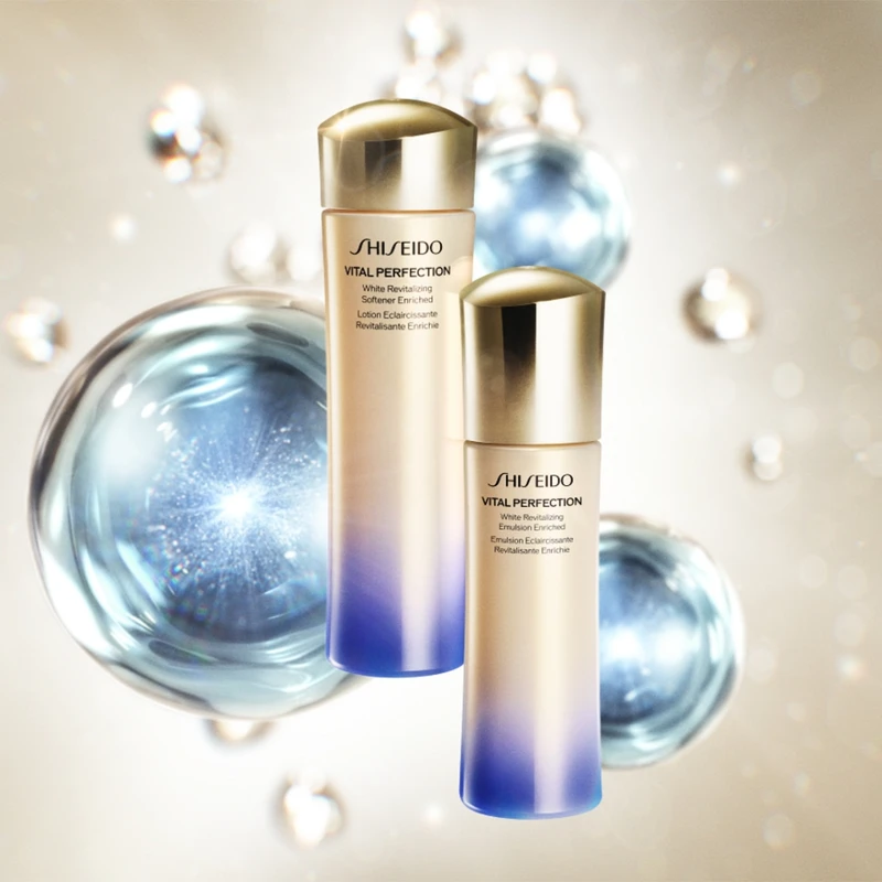 資生堂集150年抗老大成之作推出升級的「白金水」激抗痕亮采緊緻露,「白金乳」激抗痕亮采緊緻乳。 資生堂集150年抗老大成之作推出升級的「白金水」激抗痕亮采緊緻露,「白金乳」激抗痕亮采緊緻乳。