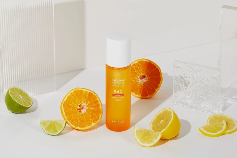 蘭芝維他命C淨膚煥顏精露情境圖。 蘭芝維他命C淨膚煥顏精露情境圖。