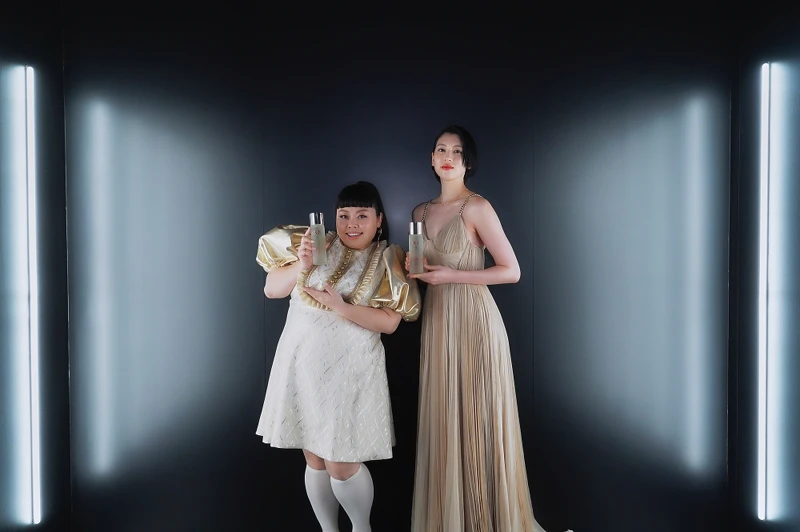 渡邊直美出席SK-II全球PITERA™盛典,與三吉彩花合照。 渡邊直美出席SK-II全球PITERA™盛典,與三吉彩花合照。