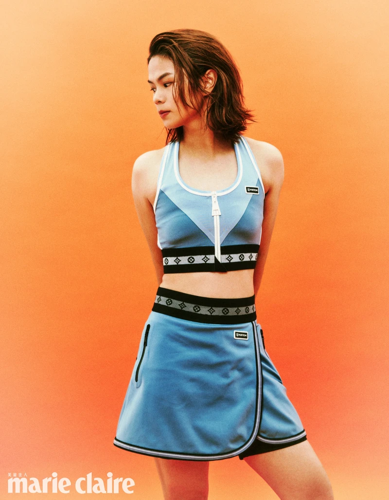 淺藍色運動背心、淺藍色運動短褲,both by Louis Vuitton 淺藍色運動背心、淺藍色運動短褲,both by Louis Vuitton