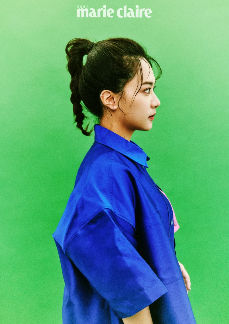 藍色襯衫式外套、粉紅色背心,both by Sandro 藍色襯衫式外套、粉紅色背心,both by Sandro