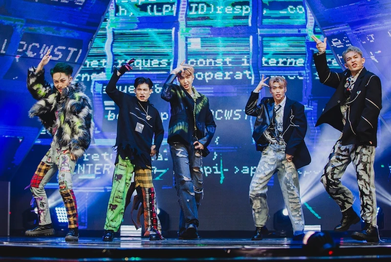 《原子少年ATOM BOYZ》URANUS天王星冠軍賽表演單曲〈YOLO〉。 《原子少年ATOM BOYZ》URANUS天王星冠軍賽表演單曲〈YOLO〉。