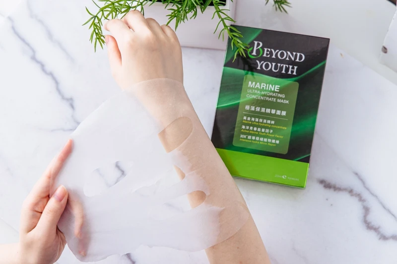BEYOND YOUTH極藻保濕精華面膜採用超導極細植物纖維布膜。