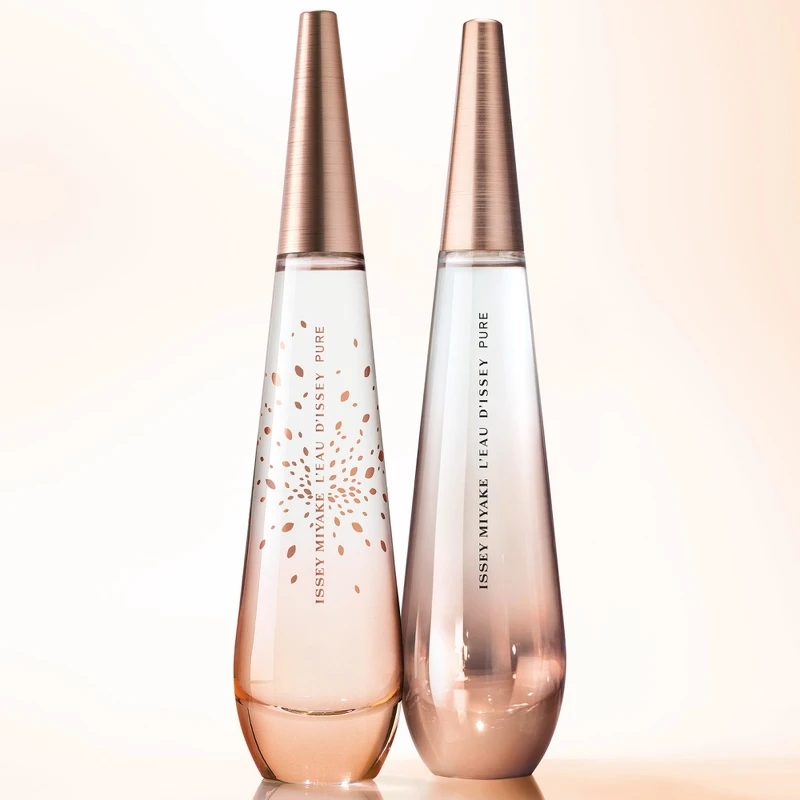 三宅一生Issey Miyake 2019年推出一生之水綻放淡香水L'eau D’issey Pure Pétale de Nectar，右邊為一生之水昇華淡香精。