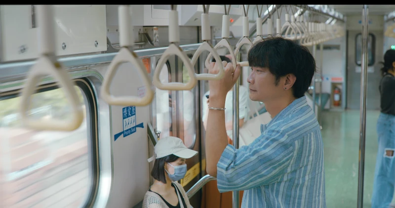 黃玠到台中搭著電聯車拍攝〈做朋友(天氣好)〉MV 黃玠到台中搭著電聯車拍攝〈做朋友(天氣好)〉MV