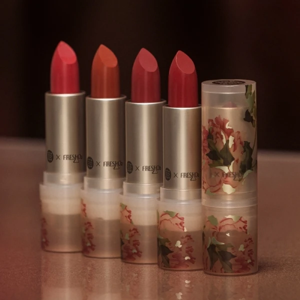 FreshO2 X珍藏故宮郎世寧系列春院牡丹唇脂膏(共4色),NT499。 FreshO2 X珍藏故宮郎世寧系列春院牡丹唇脂膏(共4色),NT499。