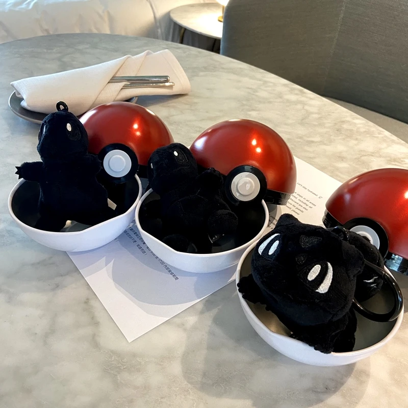 房間內放置3顆精靈球，裡頭會有一隻玩偶吊飾鑰匙圈