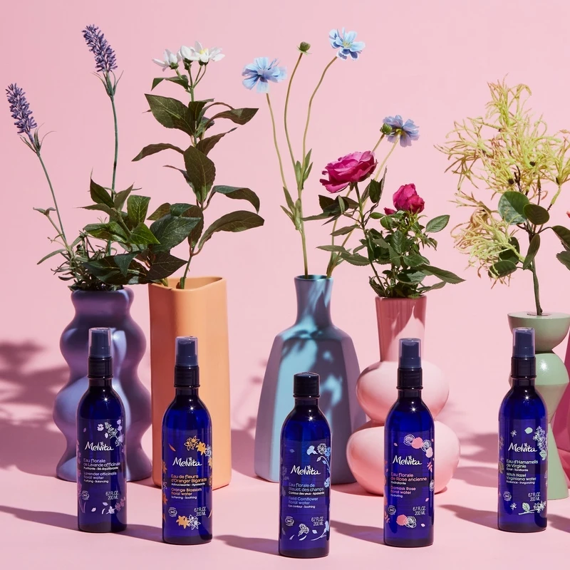 Melvita蜜葳特有機花粹系列情境圖。 Melvita蜜葳特有機花粹系列情境圖。