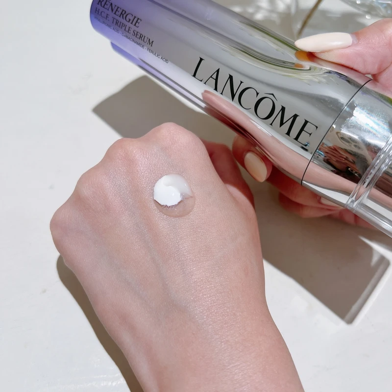 蘭蔻超緊顏抗痕亮采三效精華擠出來時可以看到三種精華質地。 蘭蔻超緊顏抗痕亮采三效精華擠出來時可以看到三種精華質地。