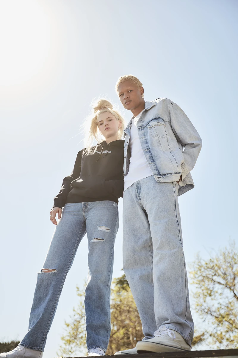 左為錐形版型，右為直筒剪裁，兩款皆為NT$3,290