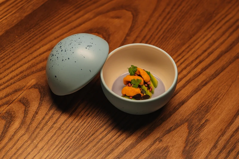 呼應「藍鵲」之意的亮點食器「藍鵲蛋」。 呼應「藍鵲」之意的亮點食器「藍鵲蛋」。