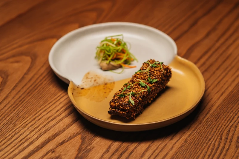 「帶骨羊肋排、孜然楓糖醬」。 「帶骨羊肋排、孜然楓糖醬」。