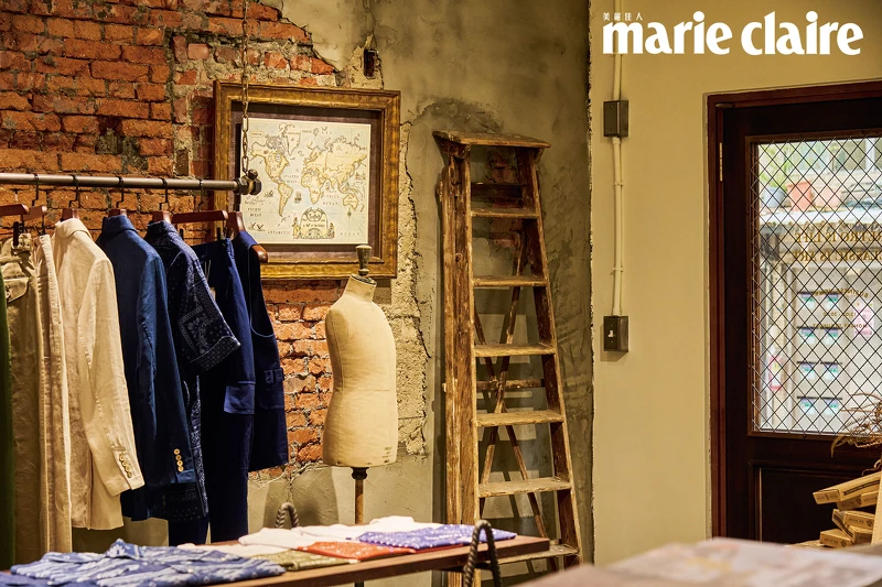 古董人檯和德國老木梯，都是王心偉的藏品。（攝影／蔡孝如）