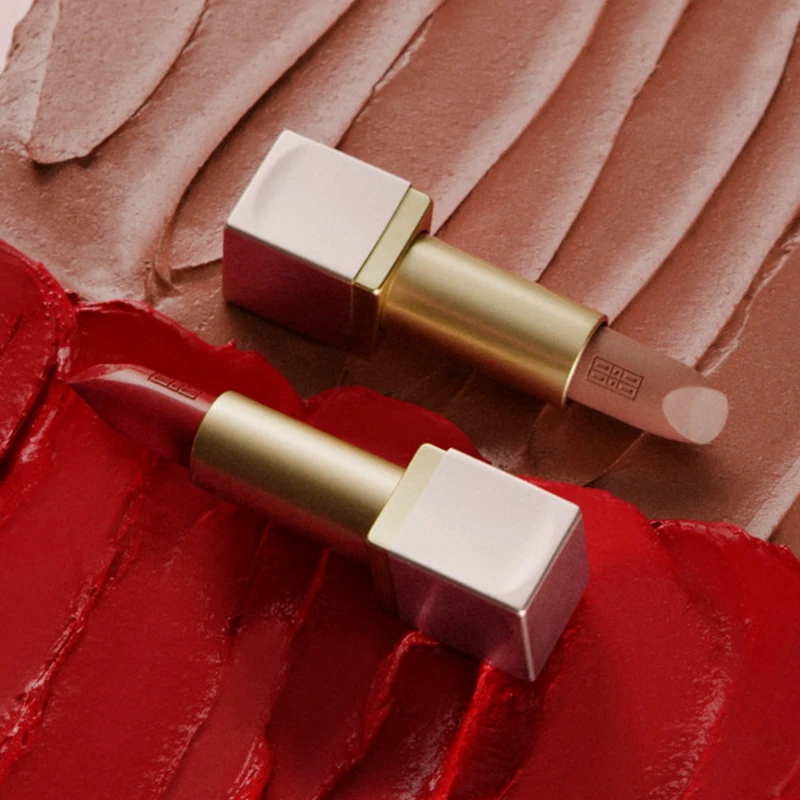 伊麗莎白雅頓完美無瑕緞光/絲絨潤唇膏。 伊麗莎白雅頓完美無瑕緞光/絲絨潤唇膏。