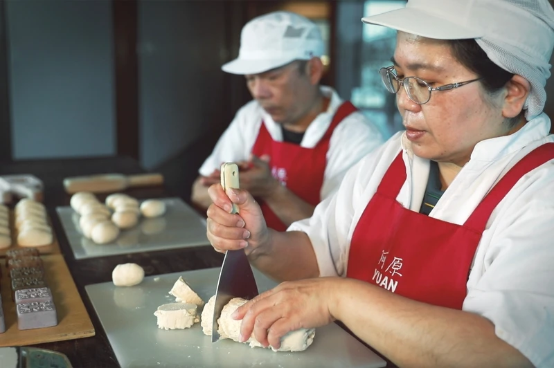 阿原YUAN中秋悅兔禱耀禮盒製作過程。