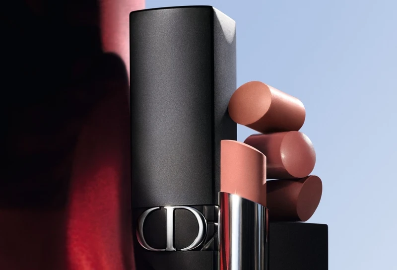 DIOR 2022 全新迪奧超完美持久唇膏情境圖。 DIOR 2022 全新迪奧超完美持久唇膏情境圖。