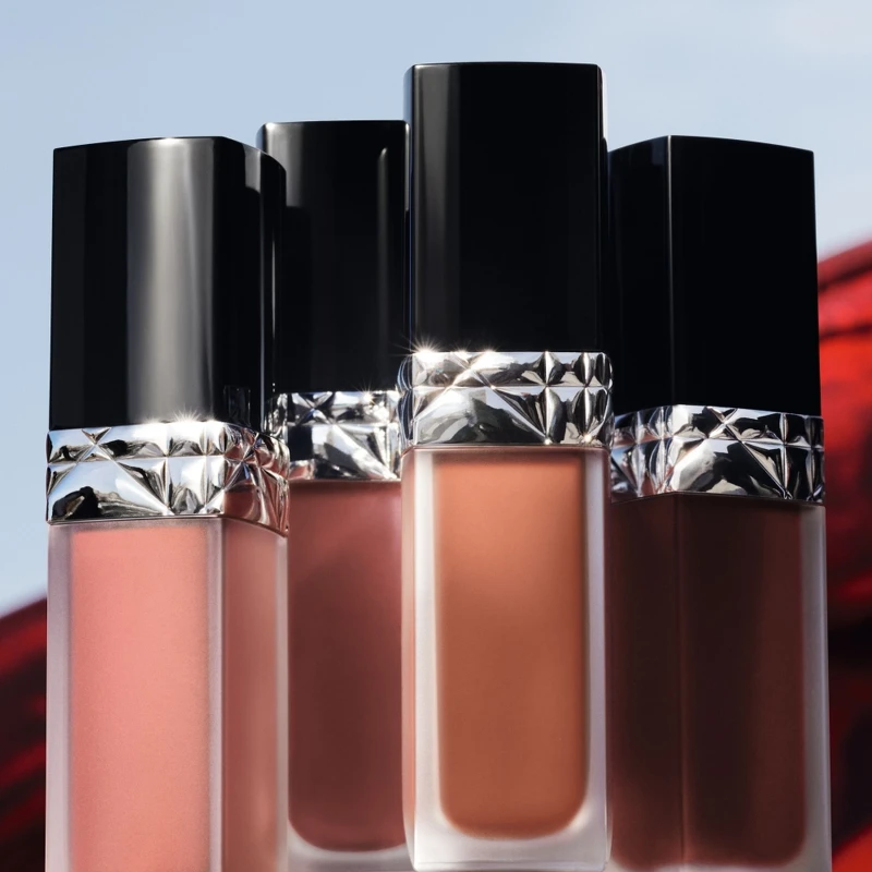DIOR 2022全新迪奧超完美持久唇露情境圖。 DIOR 2022全新迪奧超完美持久唇露情境圖。