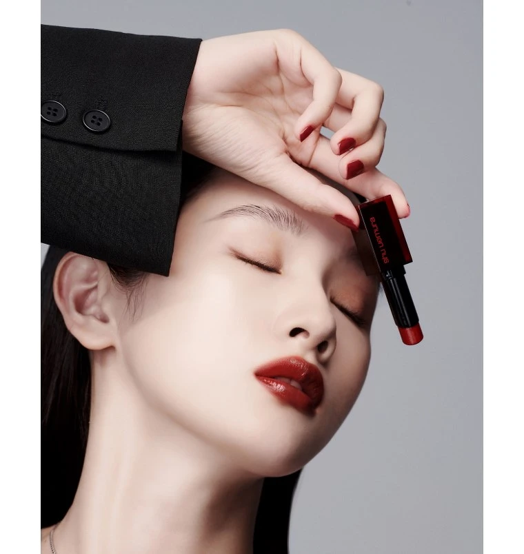 植村秀無色限鏡光唇膏AL BR 787 圖片來源：IG @iris.cc