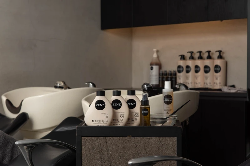 ZENZ深層秀髮護理體驗產品圖照。 ZENZ深層秀髮護理體驗產品圖照。