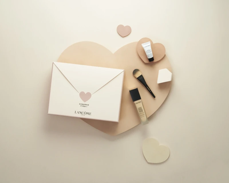 蘭蔻零粉感超持久粉底「全民真愛零粉感不脫妝組」情境圖。 蘭蔻零粉感超持久粉底「全民真愛零粉感不脫妝組」情境圖。