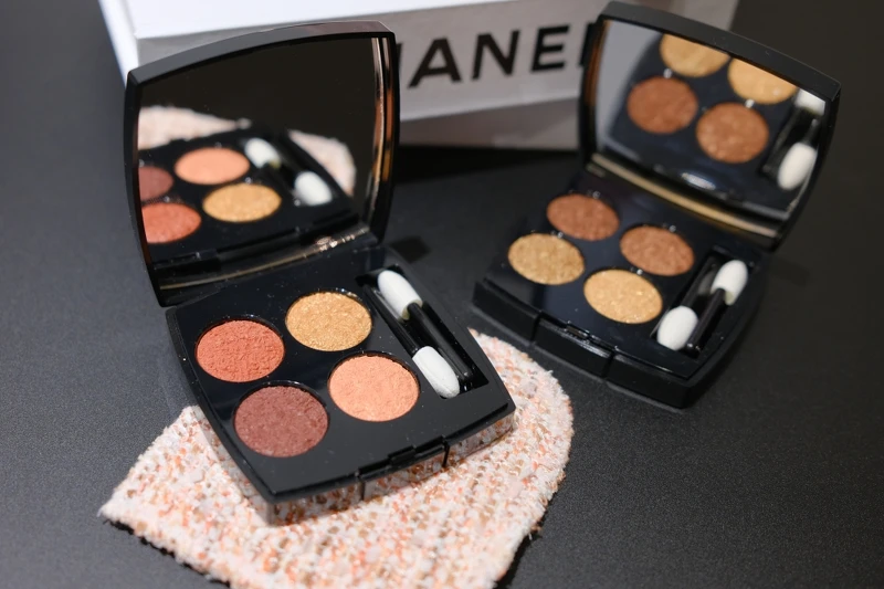 香奈兒斜紋軟呢四色眼影實品。 香奈兒斜紋軟呢四色眼影實品。