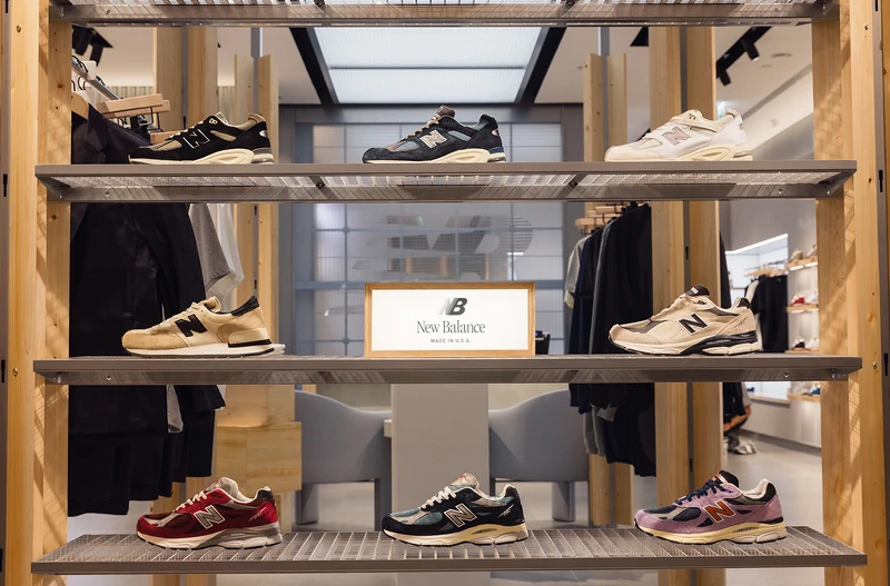 NB GREY 匯聚來自美國、英國、日本及世界各團隊的MADE鞋履,完整呈現New Balance對於在百年製鞋的極致追求,也滿足了許多想擁有獨特風格鞋款的品味人士。 NB GREY 匯聚來自美國、英國、日本及世界各團隊的MADE鞋履,完整呈現New Balance對於在百年製鞋的極致追求,也滿足了許多想擁有獨特風格鞋款的品味人士。