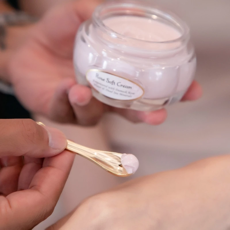 SABON大馬士革玫瑰有機光燦潤澤霜內附質感金色挖勺。