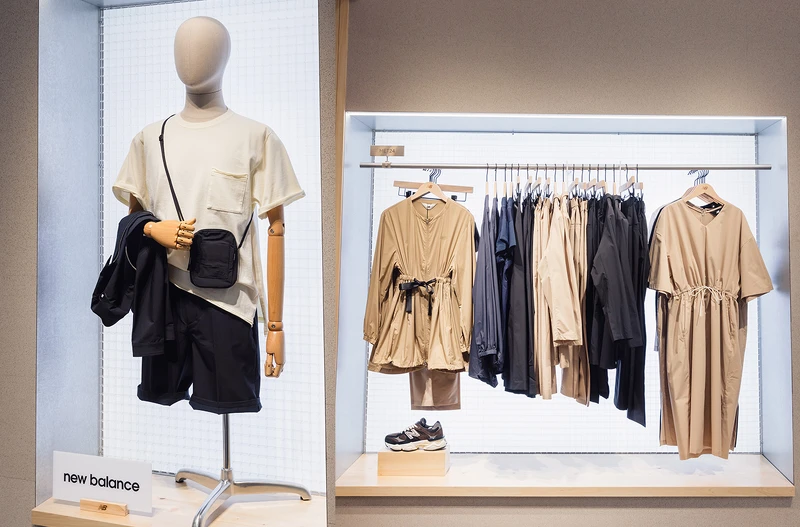 同時也獨家引進與日本同步的MET24系列服飾,與東京的設計中心Tokyo Design Studio (簡稱TDS) 的主理新作,揉合美式與日系的職人精神詮釋 New Balance獨有的灰調品味。 同時也獨家引進與日本同步的MET24系列服飾,與東京的設計中心Tokyo Design Studio (簡稱TDS) 的主理新作,揉合美式與日系的職人精神詮釋 New Balance獨有的灰調品味。