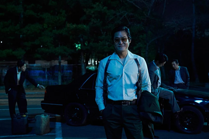 金成均飾演文素利左右手李顯均 金成均飾演文素利左右手李顯均