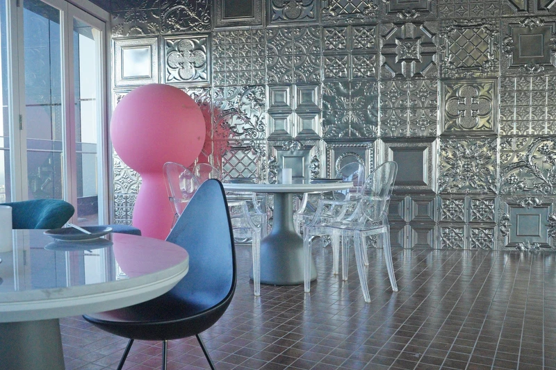 空間還原 cyberpunk 風格。