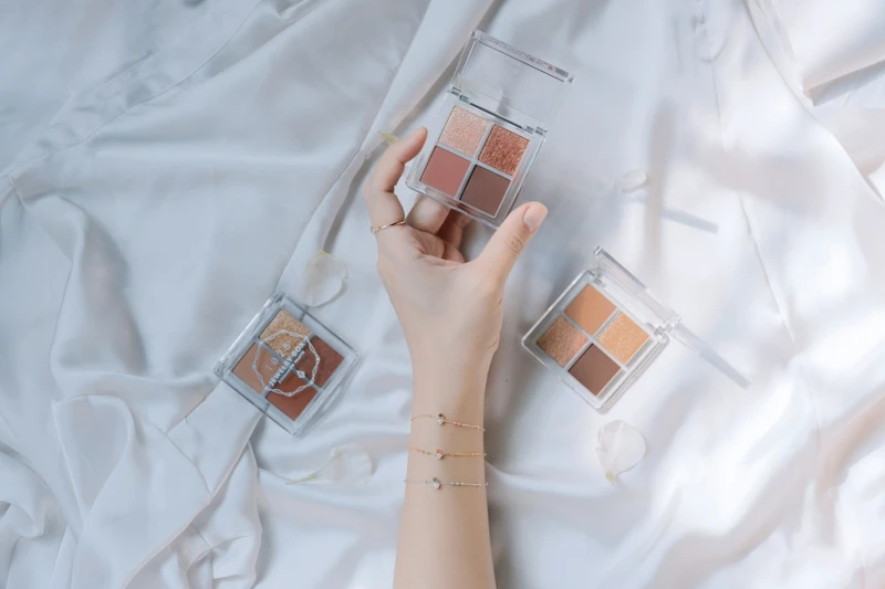 1028 x Boho Belle輕珠寶限量聯名禮盒情境圖。 1028 x Boho Belle輕珠寶限量聯名禮盒情境圖。