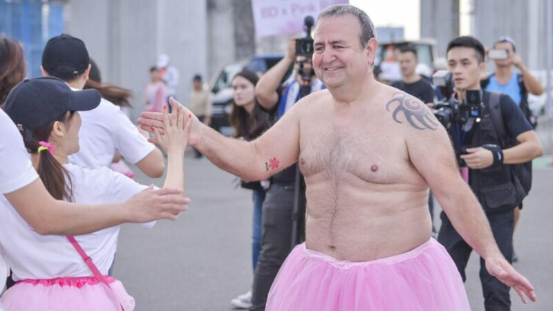 Bob Carey在 2019年特別來台支持美麗佳人PINK RUN路跑活動。