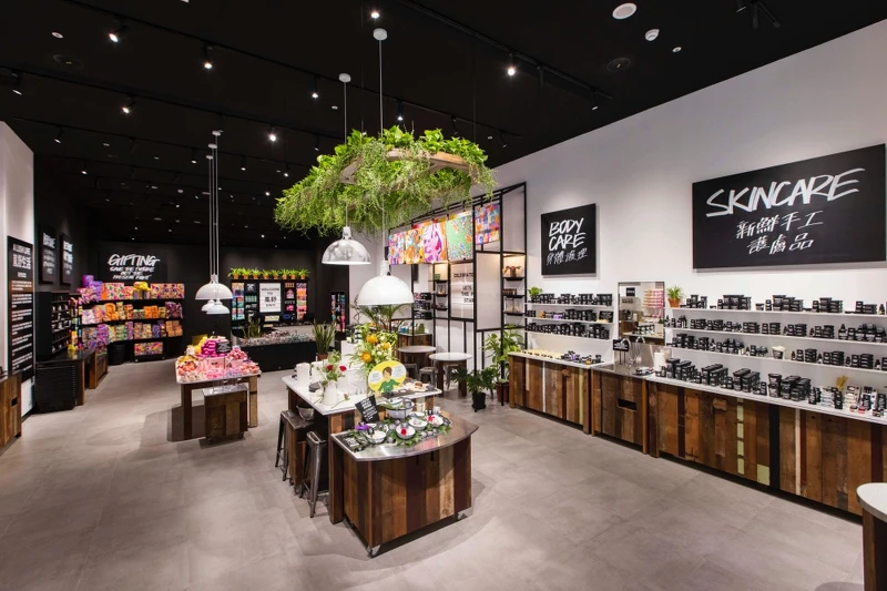 LUSH信義店店景。