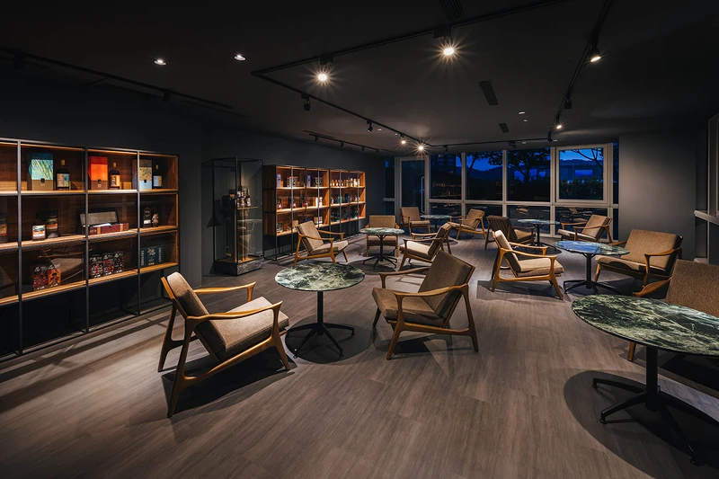 並附設酒吧空間。 並附設酒吧空間。