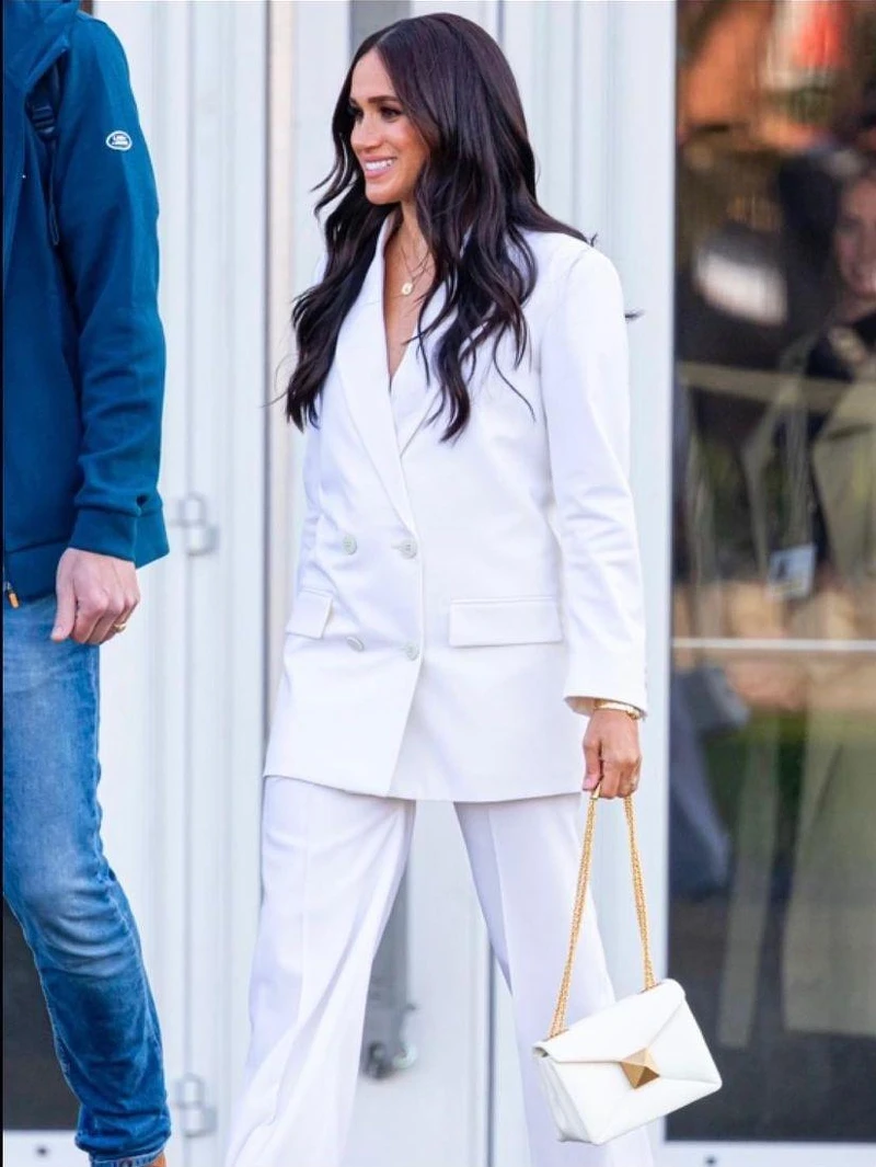 One Stud 鍊條羊皮手袋,NT$105,000  One Stud 鍊條羊皮手袋,NT$105,000