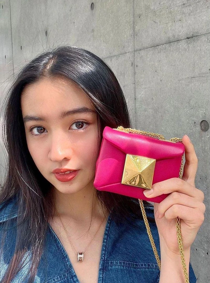 One Stud鍊條小羊皮迷你手拿包,NT$44,234 One Stud鍊條小羊皮迷你手拿包,NT$44,234